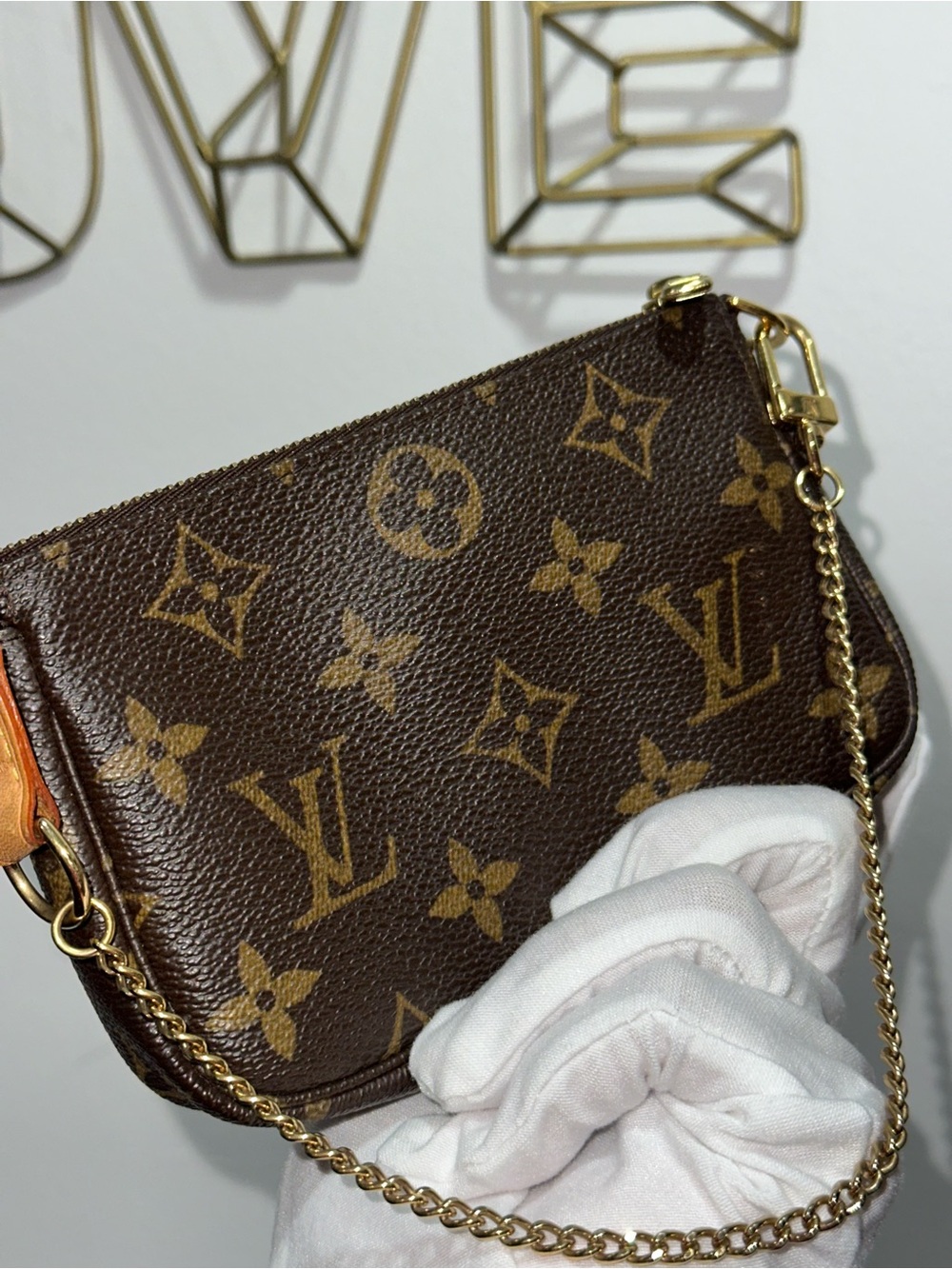 Louis Vuitton Mini Pochette Accessoires Monogram Canvas | FL0095 | Pre-Loved - Picture 7 of 16